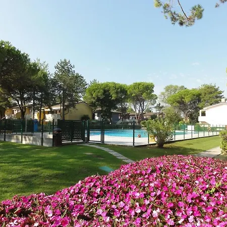 Family With Pool Access Apartman Bibione
