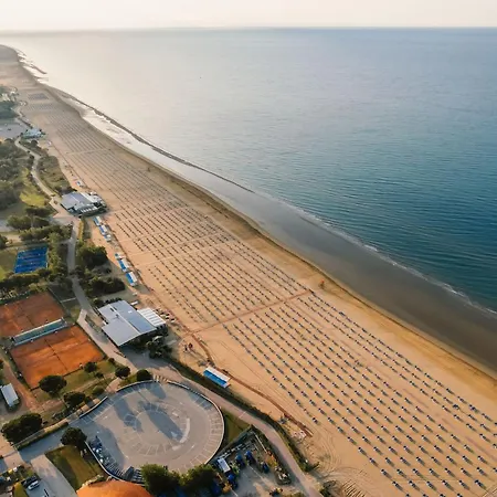 Family With Pool Access Bibione